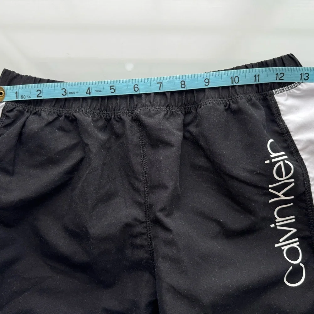 Calvin Klein Girl’s Large Athletic Shorts